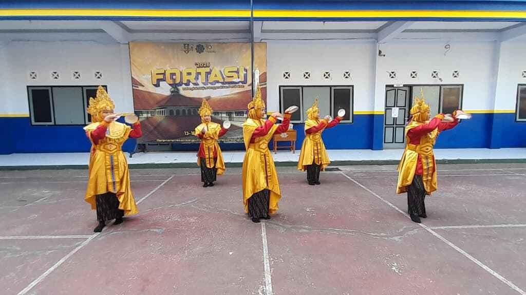 Tari Piring PR IPM SMP Putri MBS Jombang Semarakkan Pembukaan Fortasi 2026