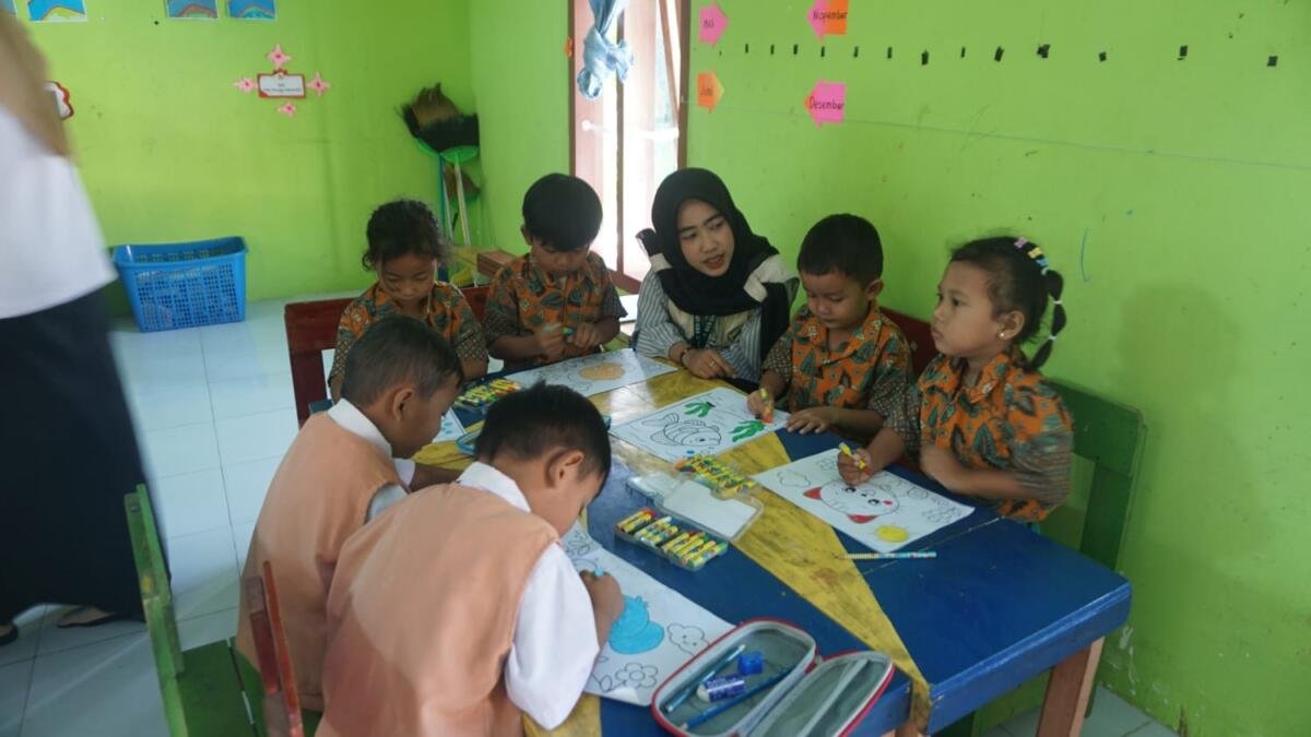 Edukasi Pembelajaran Interaktif oleh Mahasiswa KKN Umsura di Mojoseto