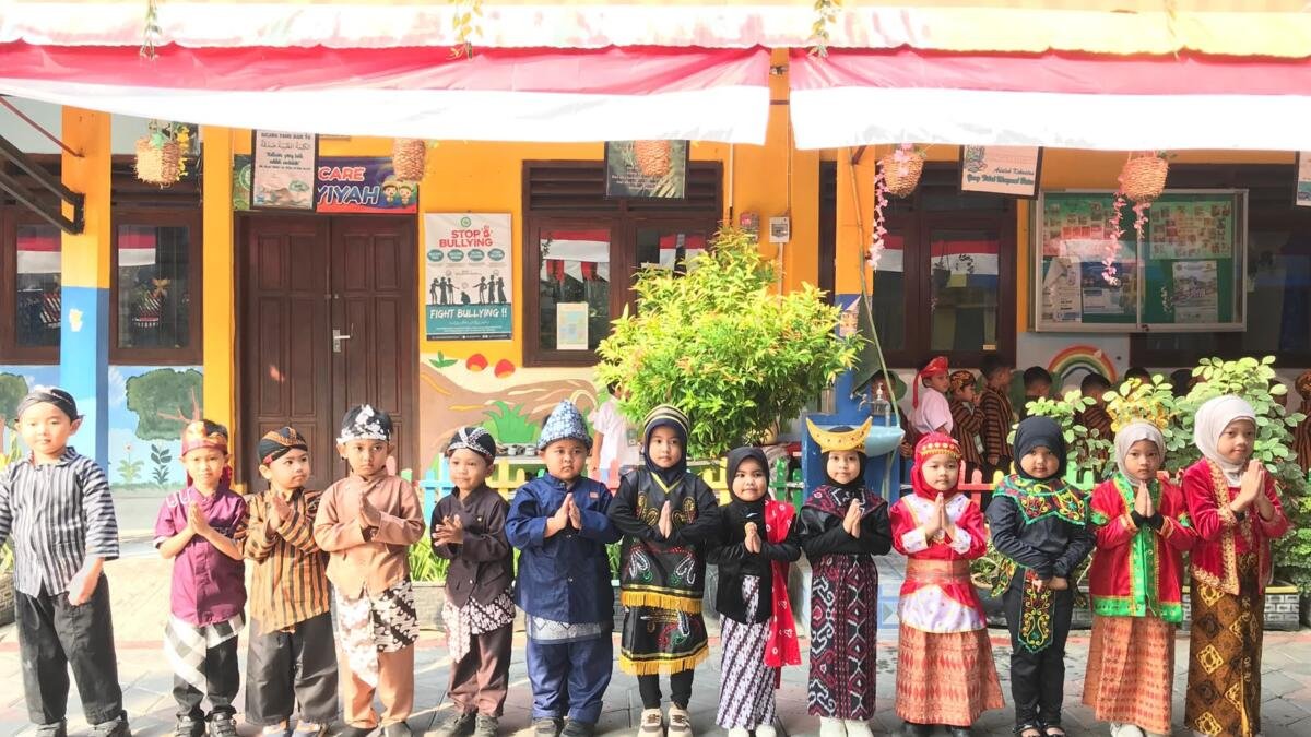 150 Siswa PAUD ABA Percontohan Kenakan Pakaian Adat, Belajar Keberagaman Budaya Indonesia