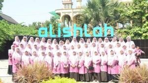 40 Tahun Al-Ishlah, Guru dan Dosen Kompak Foto Bersama Usai Upacara HUT RI