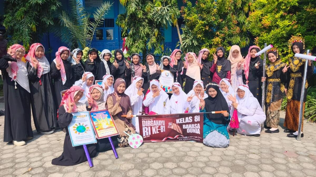 “Bahasa Dunia”, Cara Kelas 8I SMP Muhammadiyah 12 Paciran Rayakan Keberagaman