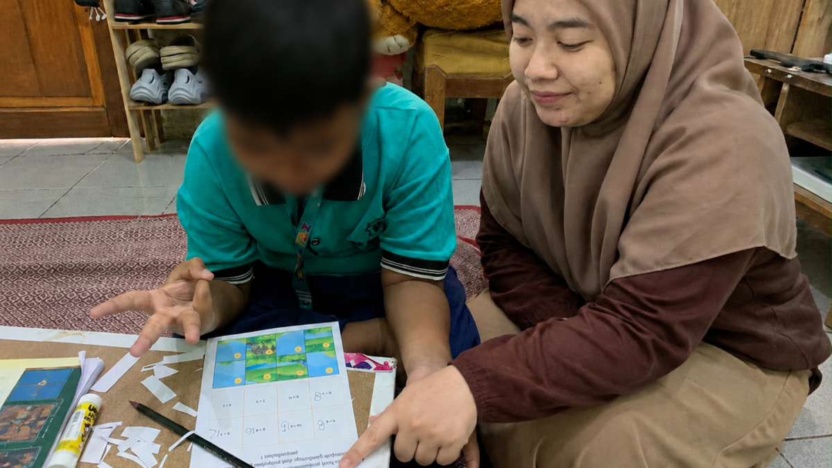 Belajar dari Rumah, GPK SD Mumtaz Kenali Dunia Siswa Inklusi Lebih Dekat