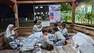 Belajar Hadis di Gazebo, Murid SD Mudabo Kampus Sumodikaran Nikmati Outdoor Learning