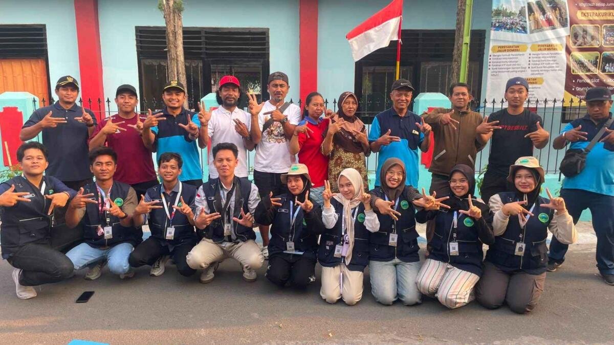Bersama Pemdes Jeru, Mahasiswa KKN MAs Kelompok 78 Ikut Salurkan 400 Bibit Cabai