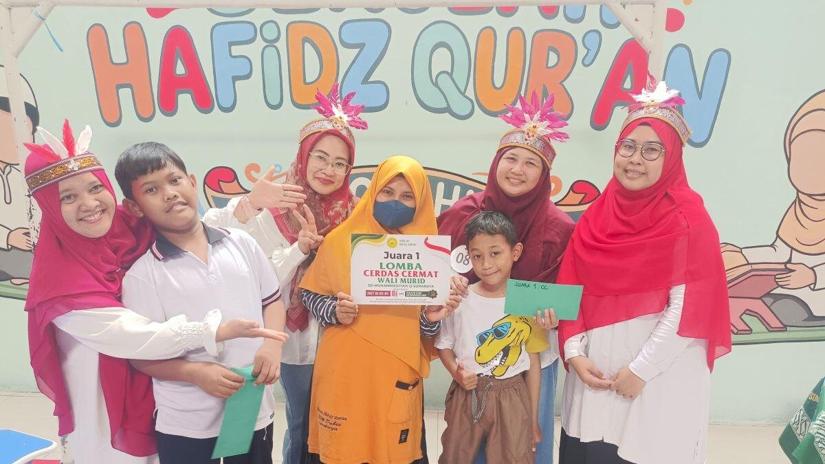 Bukan Siswa, Ibu-Ibu Wali Murid SHQ SDM 12 Adu Cerdas di Lomba Cerdas Cermat