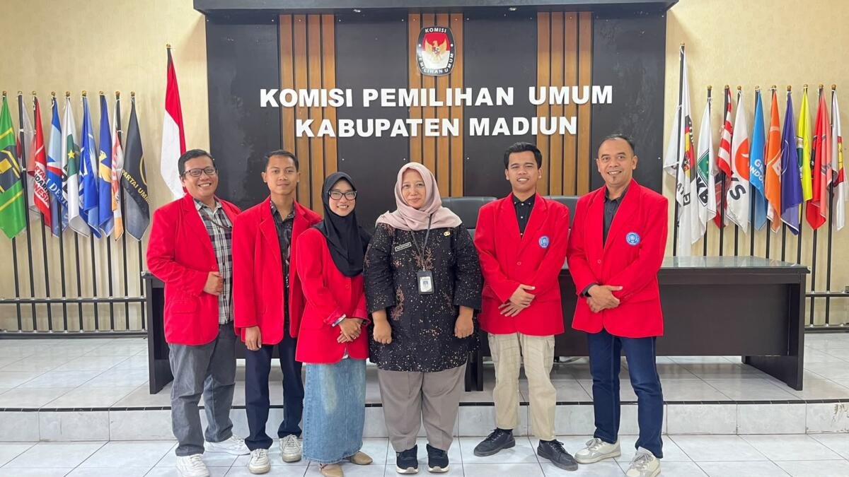Dari Bangku Kuliah ke Dunia Kerja, Lima Mahasiswa Ilmu Komunikasi UMJT Magang di KPU Kabupaten Madiun