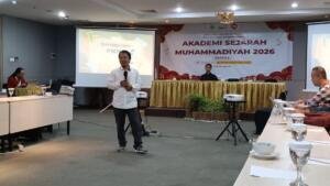 Dari “Kebesaran” Tokoh hingga Periksa AI, Bedah Sejarah Tersembunyi Muhammadiyah Bersama Cak Kholid