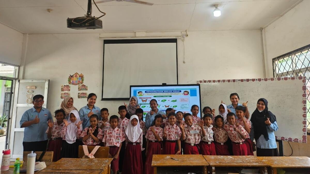 Dari “Saya Bisa” Jadi “Saya Paham!”, Ria Pusvita Dampingi Lesson Study di Kalimantan Barat
