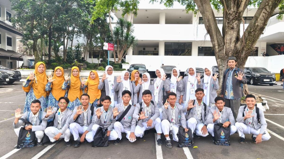 Delegasi MAM 9 Al Mizan Lamongan Raih Tujuh Medali di ME Awards 2026