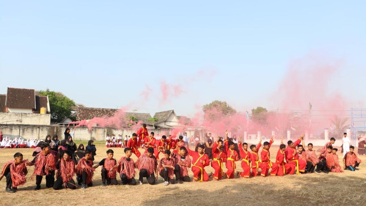 Digembleng Sebulan, Santri MBS Tuban Tuntaskan Misi Merah Putih di HUT ke-81 RI