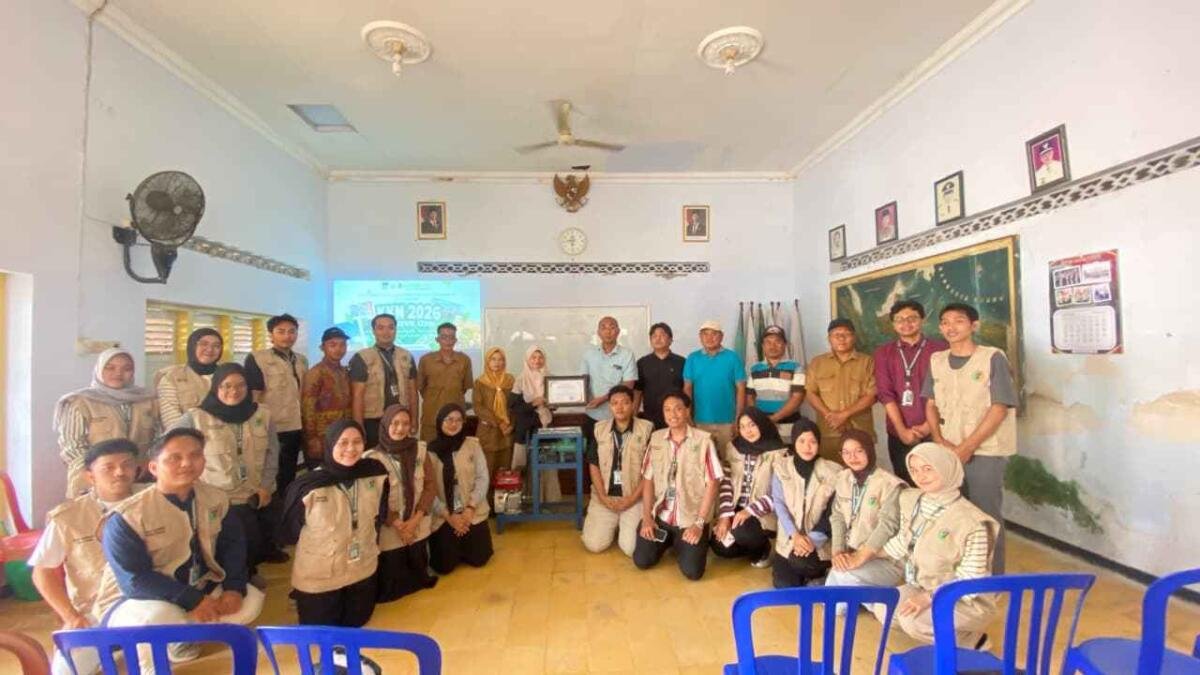 Dorong Kemandirian Ekonomi Desa, BUMDes Kuwik Kediri Terima Hibah Alat Pencetak Briket Biomassa Briqpress