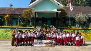 Dua Minggu Berlalu, Begini Perkembangan Tanaman Cabai dan Terong Garapan Kelompok 22 KKN-MAs Bersama Siswa SDN 2 Pait