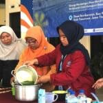 Dukung Pencegahan Stunting, KKN Pencerahan Umsida Olah Daun Kelor Jadi Puding