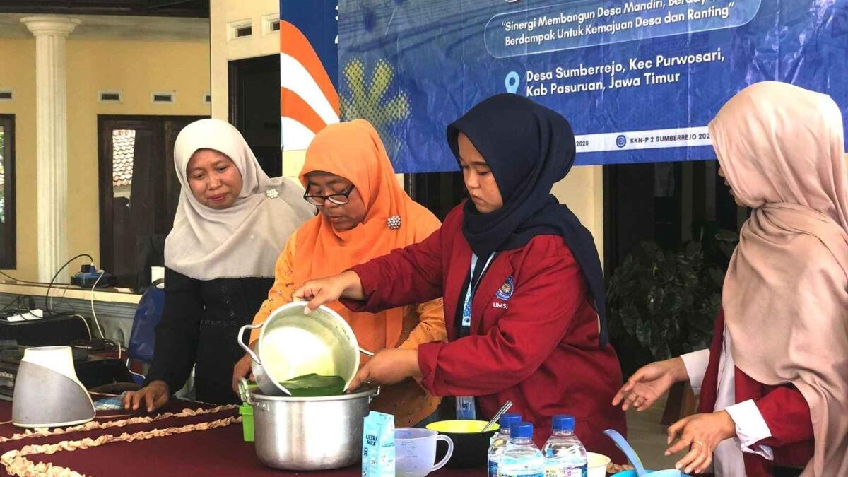 Dukung Pencegahan Stunting, KKN Pencerahan Umsida Olah Daun Kelor Jadi Puding