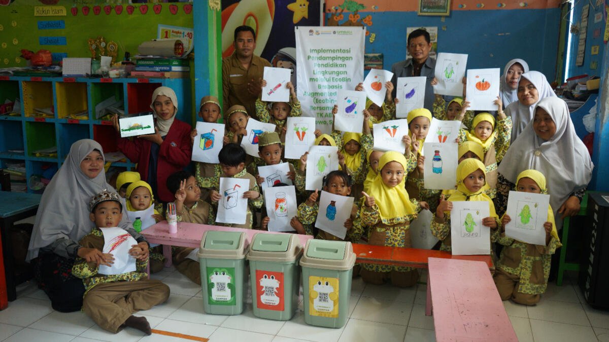 EcoBin-AR Ajak Anak TK Aisyiyah Benowo Belajar Memilah Sampah dengan Augmented Reality