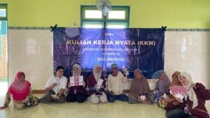 Edukasi Hipertensi, KKN Umla Kelompok 20 Kenalkan Jus TimuNadi kepada Warga Brengkok