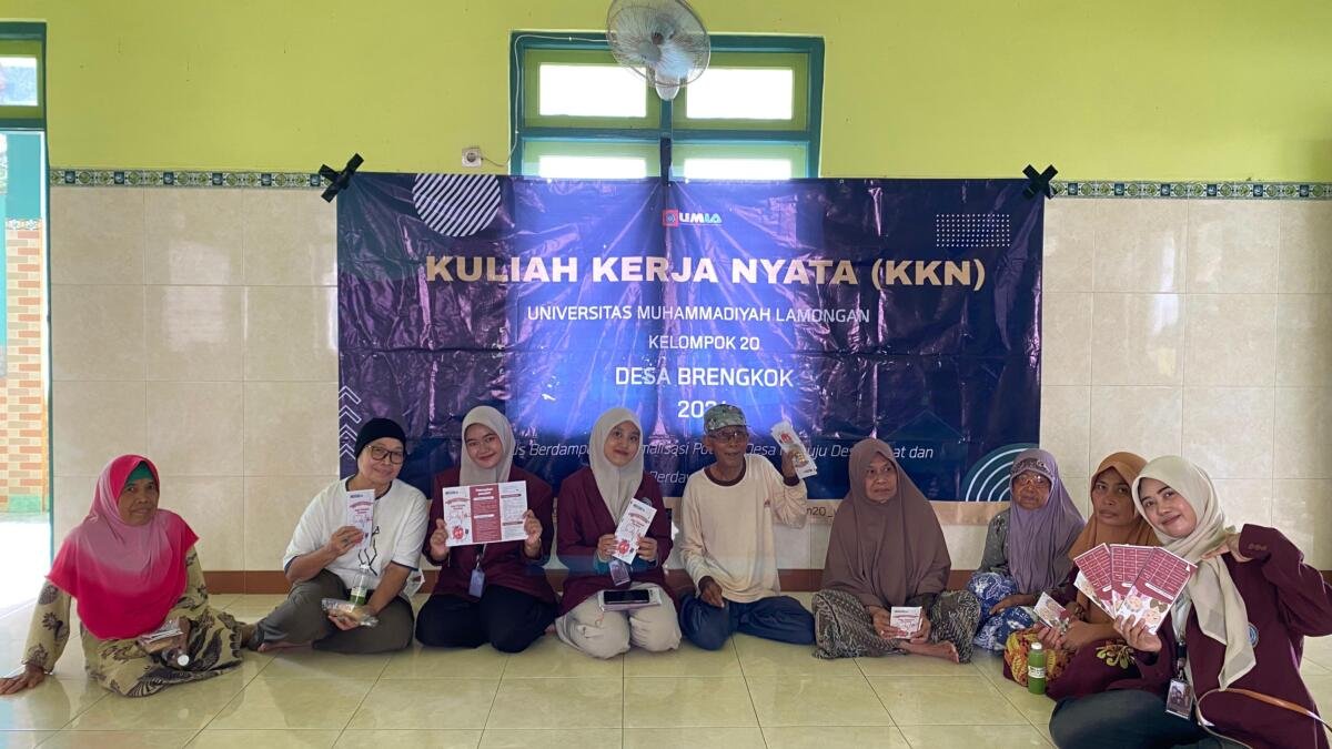 Edukasi Hipertensi, KKN Umla Kelompok 20 Kenalkan Jus TimuNadi kepada Warga Brengkok