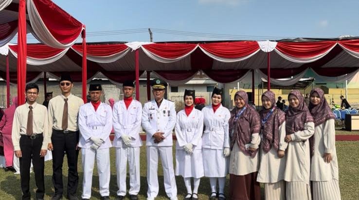 Empat Siswa SMK Milan Sidoarjo Jadi Pasukan Pengibar Bendera HUT ke-81 RI di Tulangan