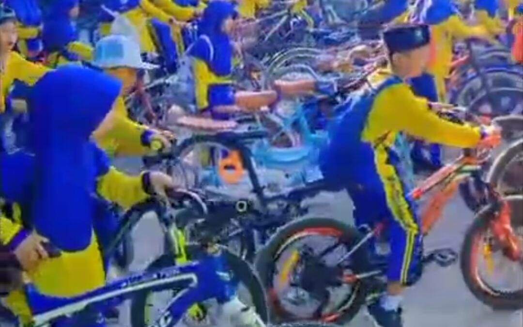 Fun Bike 8,63 Km, Ratusan Siswa MI Muhammadiyah 21 Kapas Sambut HUT ke-81 RI