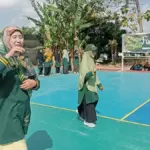 Fun Game Dasawarsa Al-Ishlah Sendangagung Meriah, Emak-Emak Adu Kekompakan