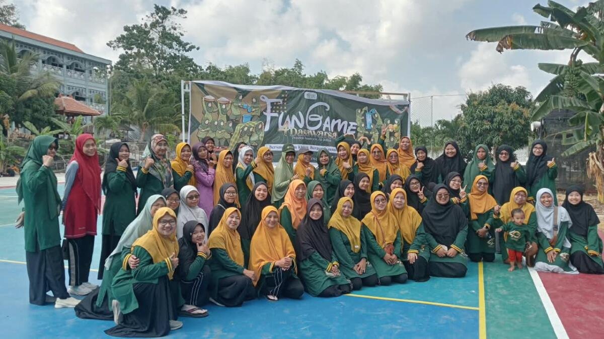 Fun Game Dasawarsa ke-4 Al-Ishlah, Ibu-Ibu Lintas Unit Tampil Kompak