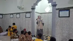 Gemar Menabung Sejak Dini, KKN-02 STAIM Karangasem Paciran Edukasi Siswa SDN Tamanprijek