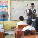 Gerakan Kreatif Peduli Lingkungan melalui Pemanfaatan Limbah Botol Plastik