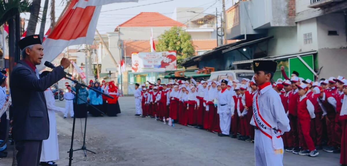 HUT ke-81 RI, SD Muhammadiyah 21 Surabaya Libatkan Sekolah, Persyarikatan, dan Warga dalam Upacara