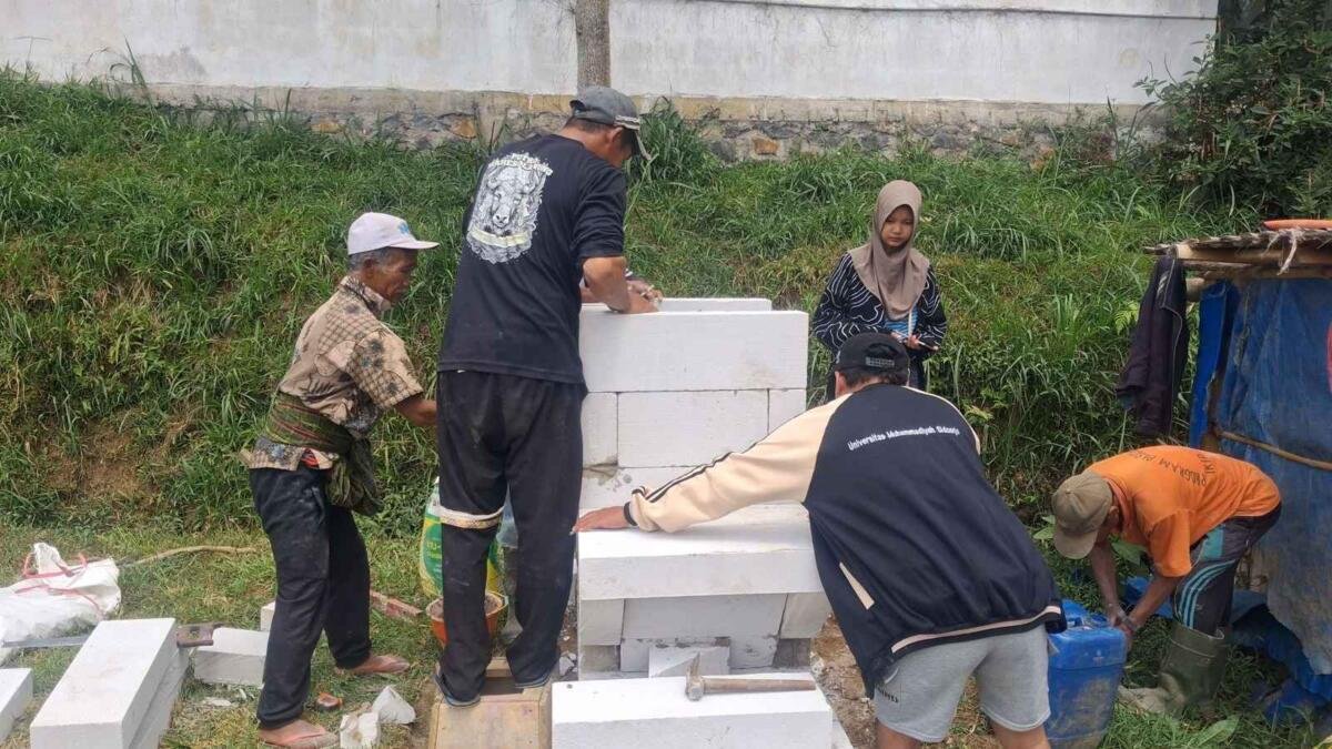 Incinerator Tanpa Asap, Inovasi KKN P 29 Umsida Atasi Sampah di Dataran Tinggi