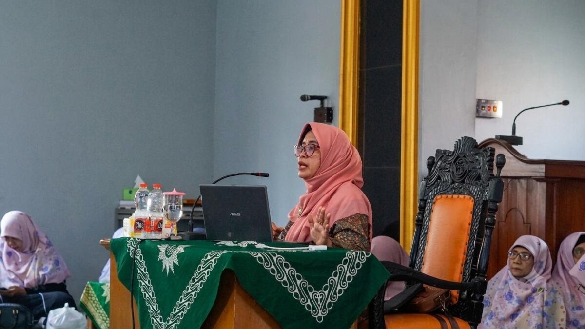 Kajian PRA se-Sepanjang Bahas Keluarga Sakinah, Umi Thohiroh Ajak Ciptakan Sinar Surga