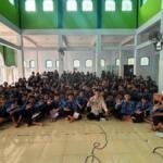 Kesantunan Berbahasa Dibahas Mahasiswa KKN MAs di Kasembon Malang