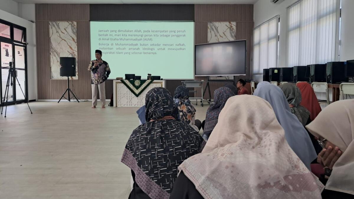 KH Thoha Mahsun: Bekerja di AUM Bukan Sekadar Mencari Nafkah