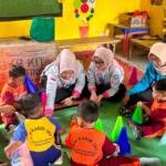 KKN 12 UMG Serahkan Media Pembelajaran untuk SPS Desa Brayu Blandong