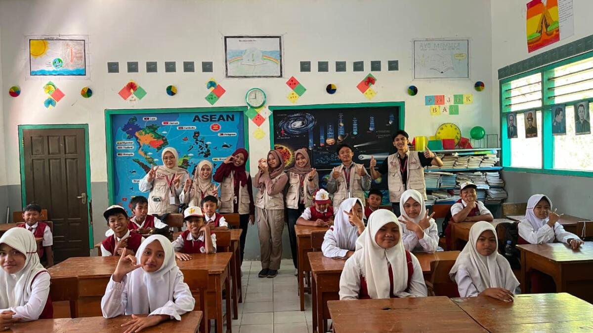 KKN Berdampak 143 UMM Ajak Siswa SDN 04 Gajahrejo Biasakan Cuci Tangan dan Gosok Gigi