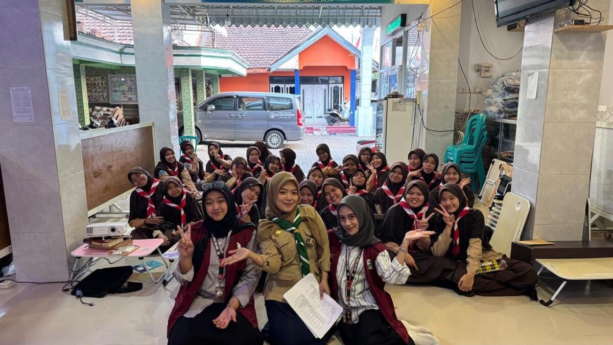 KKN MAs Kelompok 20 Kenalkan Nilai Kepanduan HW kepada Siswa SMK Muhammadiyah 9 Wagir