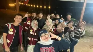 KKN MAs Kelompok 23 Bantu Cafe Bukit Ganjaran Perkuat Promosi Digital