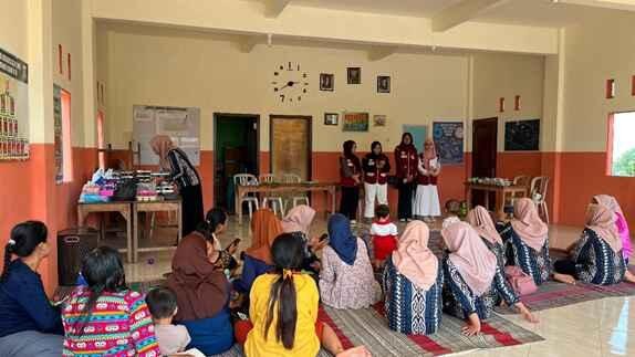 KKN MAs Kelompok 23 Wonoagung Edukasi PMT dan Isi Piringku melalui Praktik Lumpur Surga