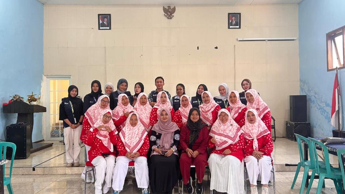 KKN MAs Kelompok 93 dan 94 Dampingi Posyandu Lintas Kelompok Usia di Desa Ngenep