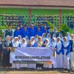 KKN MAs Kelompok 94 Ajarkan Siswa SMPN 5 Karangploso Olah Kulit Nanas Jadi Minuman Probiotik