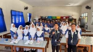 KKN MAs Kelompok 94 Edukasi PHBS kepada Siswa SMP Negeri 5 Ngenep Karangploso