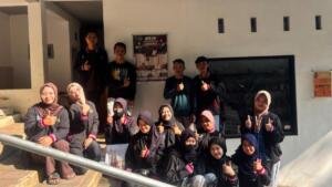 Lindungi Hak Konsumen, KKN MAS Kelompok 97 Resmikan Poster Hukum di UMKM Wisata Sumberingin