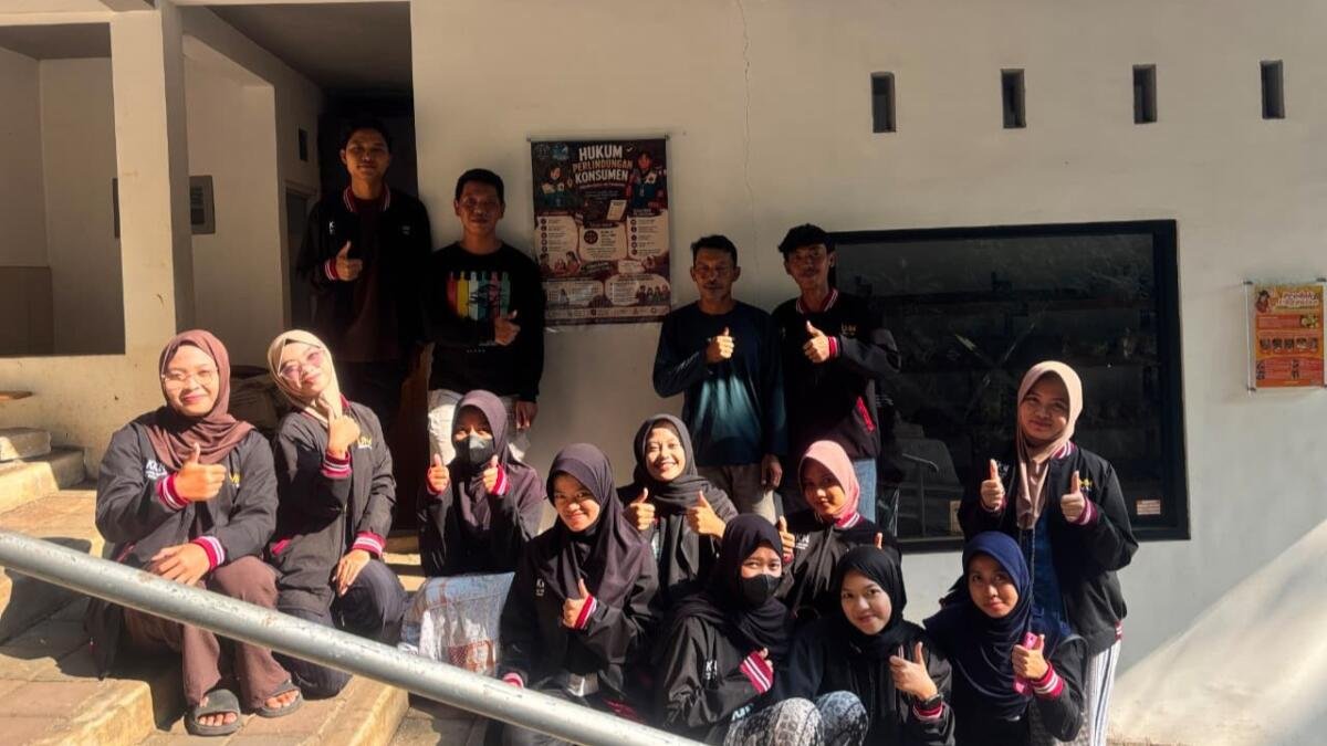 Lindungi Hak Konsumen, KKN MAS Kelompok 97 Resmikan Poster Hukum di UMKM Wisata Sumberingin