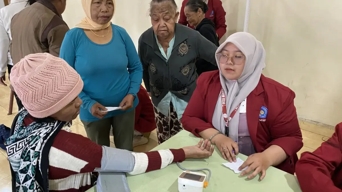 KKN-P Umsida Edukasi Warga Ngadiwono Cegah ISPA dan Hipertensi