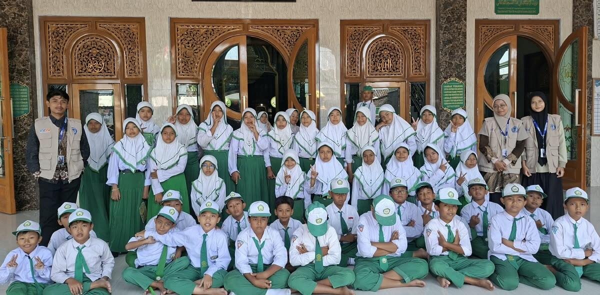 KKN STAIM Paciran Dorong Keberanian Siswa Tamanprijek Berbicara di Depan Umum