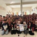 KKN Umla Kelompok 24 Edukasi Enam Langkah Cuci Tangan kepada Siswa MI Darul Ulum