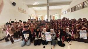 KKN Umla Kelompok 24 Edukasi Enam Langkah Cuci Tangan kepada Siswa MI Darul Ulum