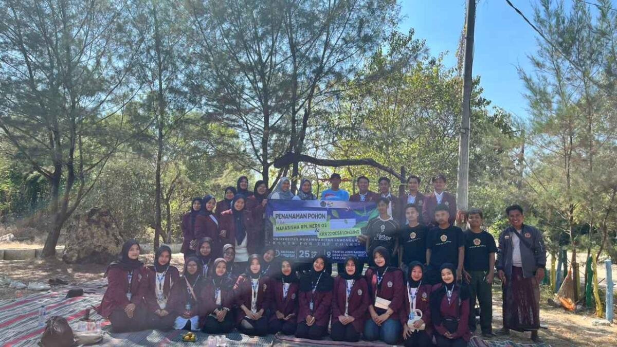 KKN Umla Tanam Cemara Udang di Pantai Joko Mursodo, Perkuat Mitigasi Bencana Pesisir