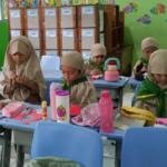 Imajinaksi di SD Mugres, Ubah Kaos Kaki Menjadi Teman Imajinasi