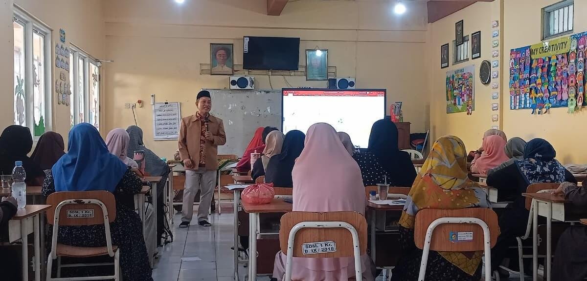 SD Muhammadiyah 1 Krian Tingkatkan Profesionalitas Guru dan Karyawan melalui Penguatan Kemuhammadiyahan yang Murni