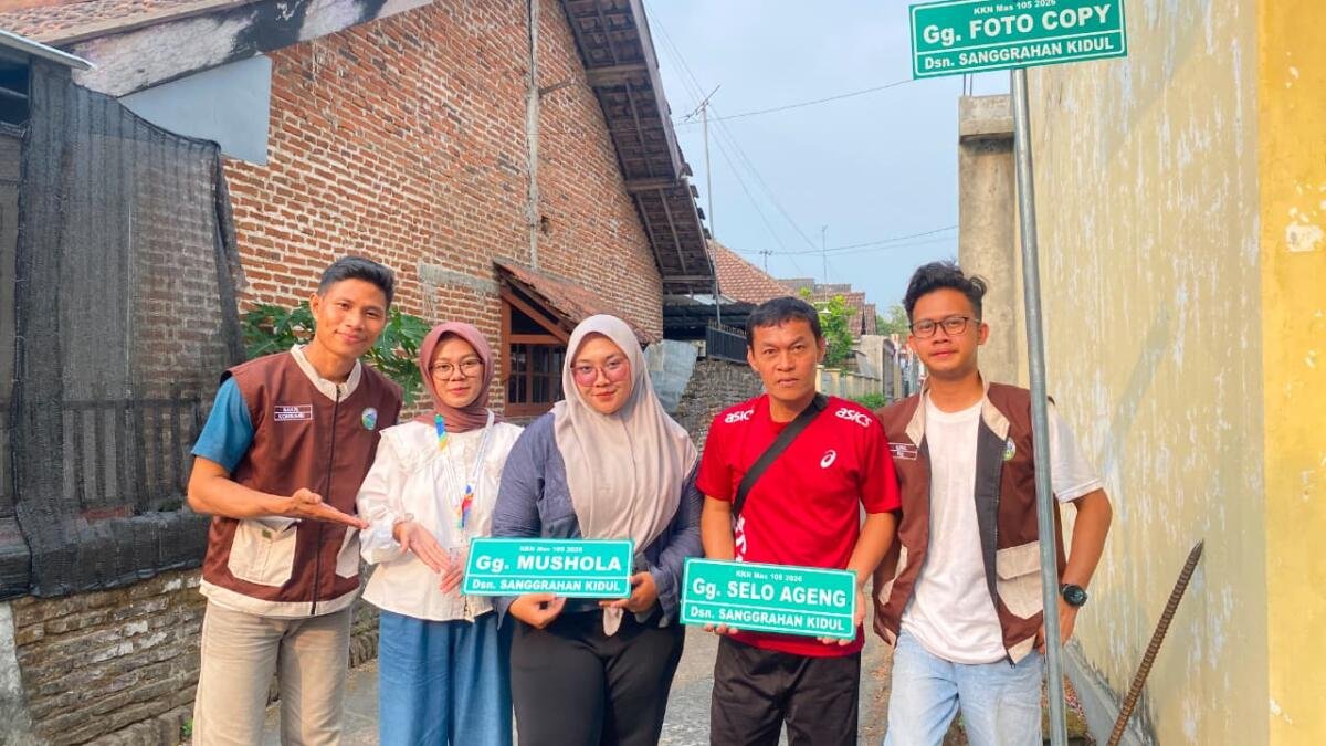 Mahasiswa KKN MAs Kelompok 105 Bantu Warga Kasembon dengan Pemasangan Plang Gang